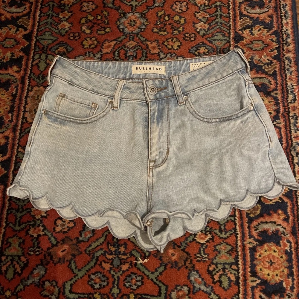 Bullhead Size 5 High Rise Short Light Wash Denim Shorts Petal Bottoms